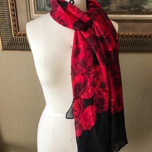 Red roses print scarf